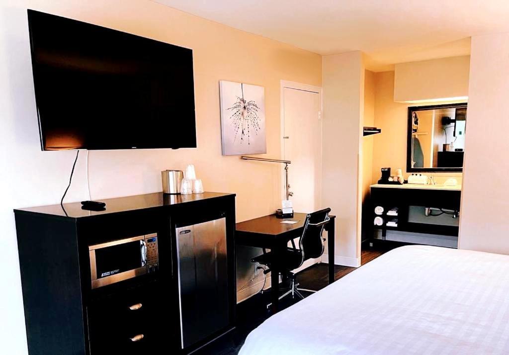 Clarion Inn & Suites Флорънс Екстериор снимка