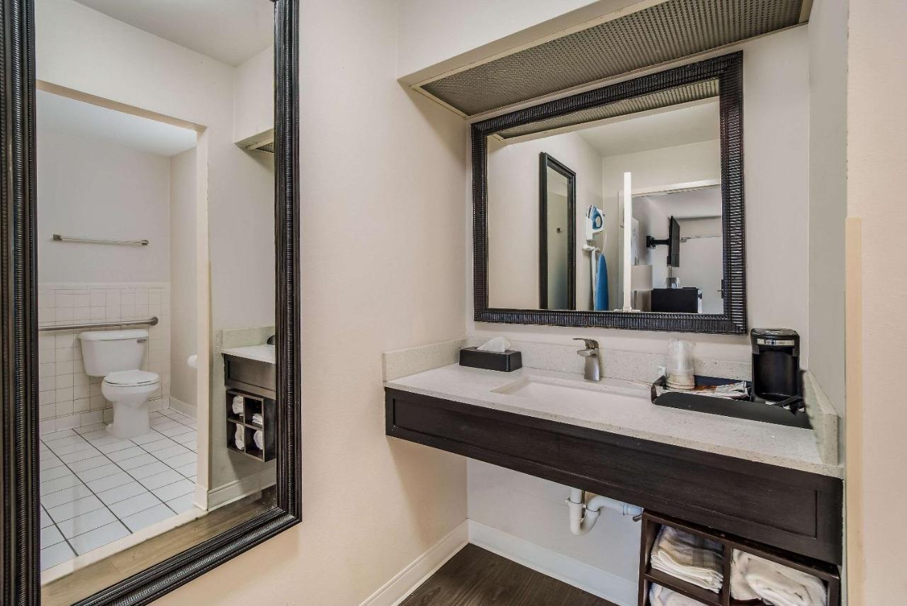 Clarion Inn & Suites Флорънс Екстериор снимка