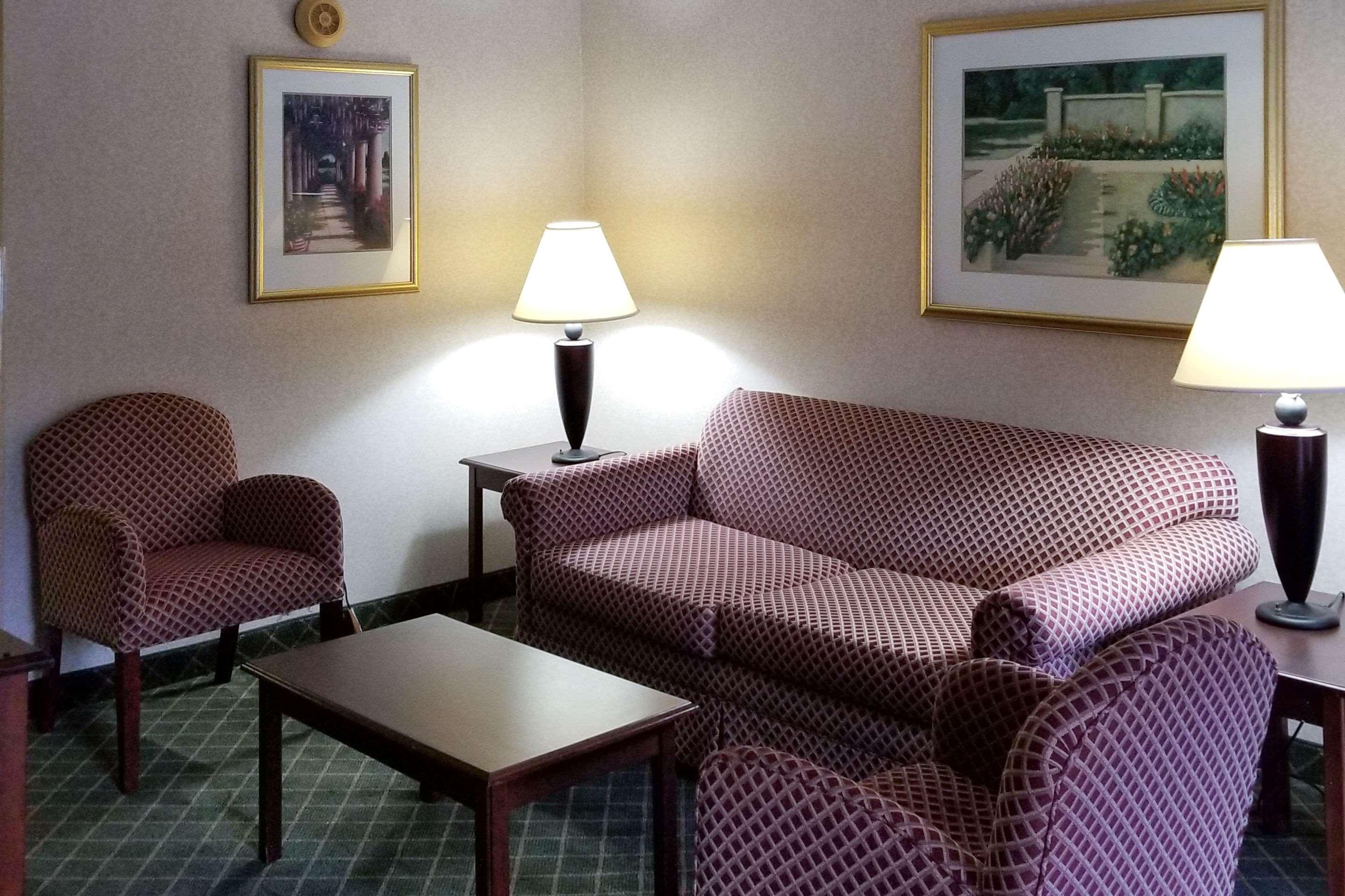Clarion Inn & Suites Флорънс Екстериор снимка
