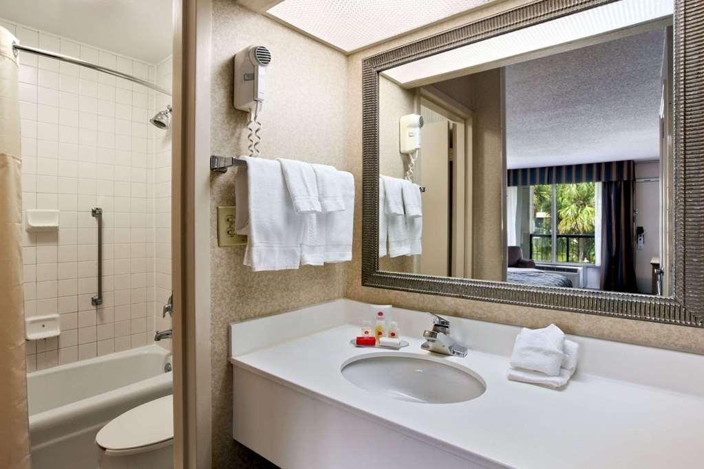 Clarion Inn & Suites Флорънс Екстериор снимка