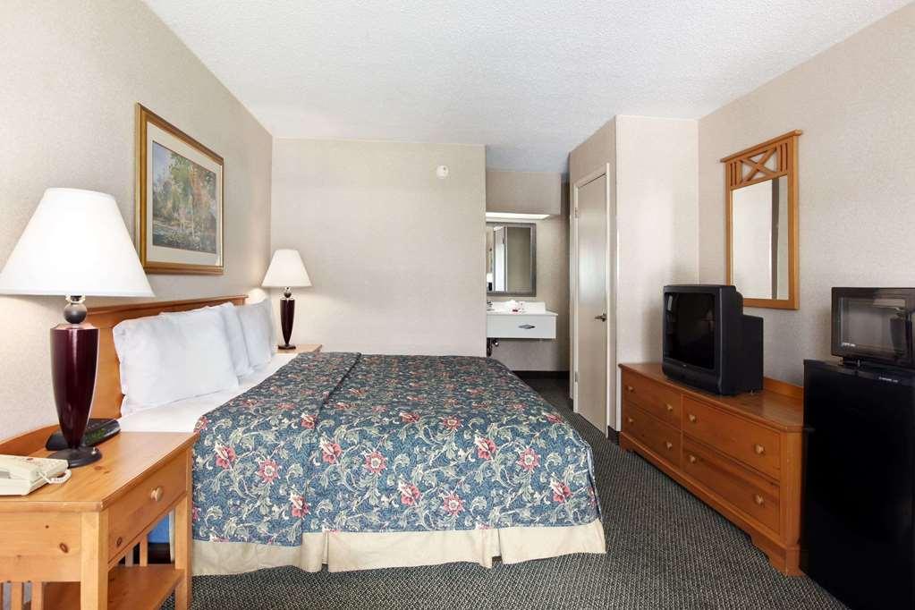 Clarion Inn & Suites Флорънс Екстериор снимка