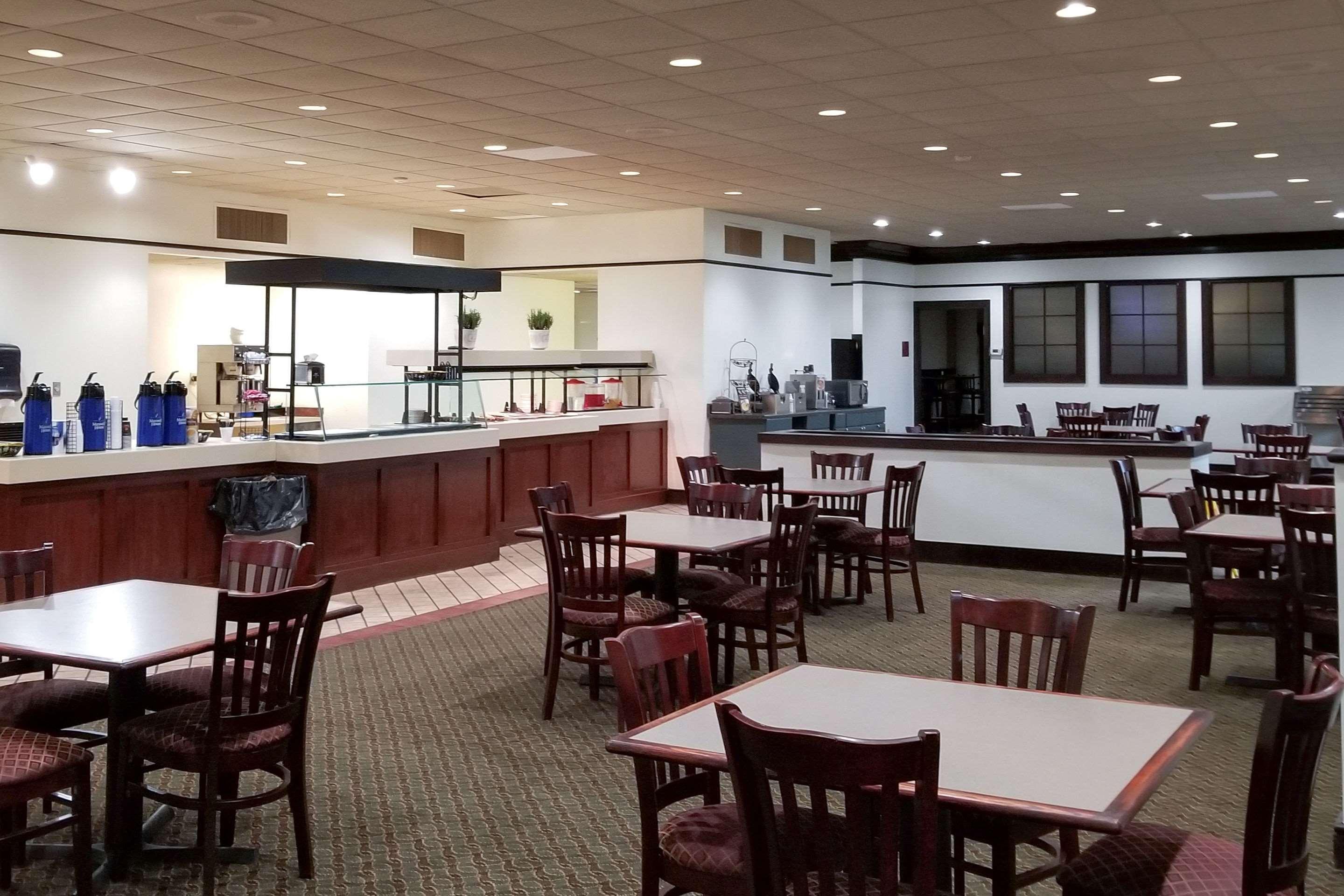 Clarion Inn & Suites Флорънс Екстериор снимка