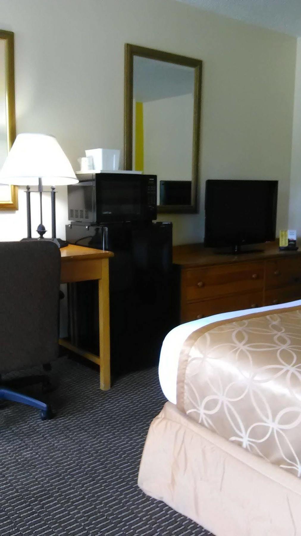 Clarion Inn & Suites Флорънс Екстериор снимка